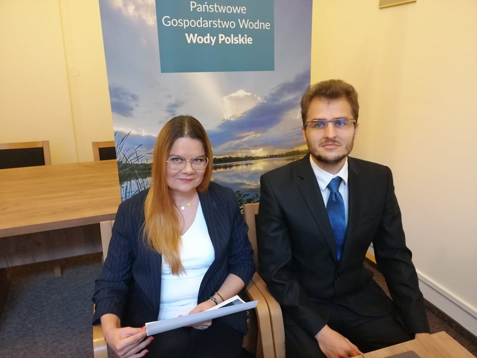 Edyta Rynkiewicz i Damian Klich z Zespołu Komunikacji Społecznej i Edukacji Wodnej RZGW w Bydgoszczy podczas oficjalnego zakończenia I edycji Aktywnych Błękitnych